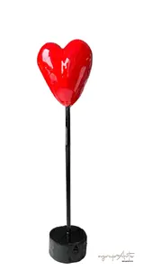 Escultura de escritorio rojo